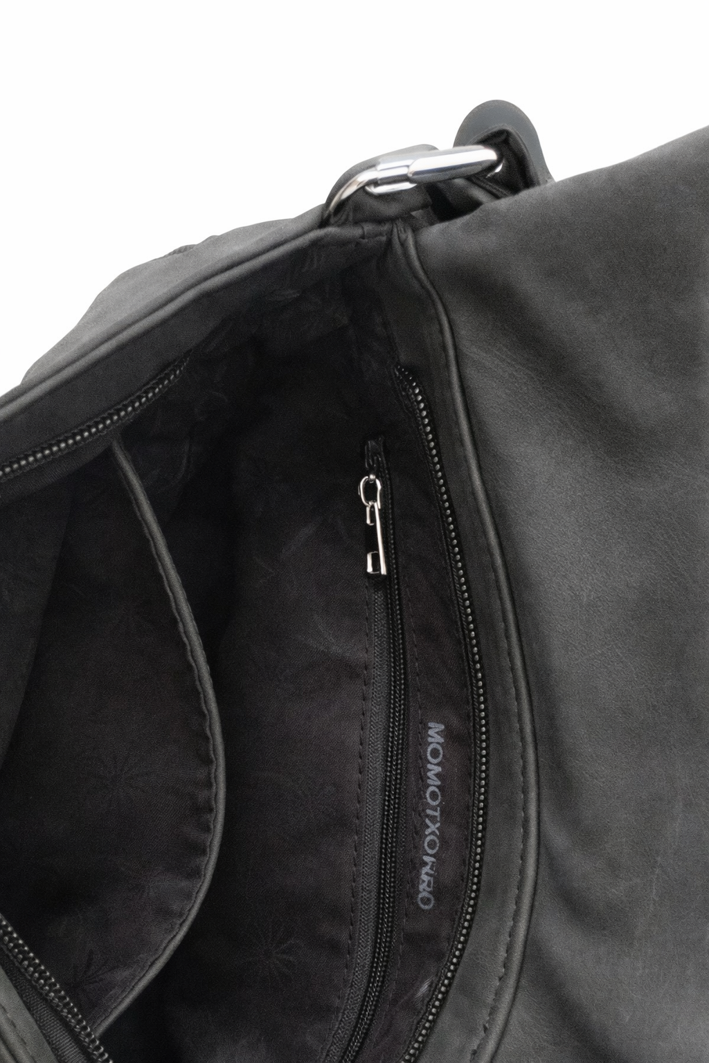 Bolso negro y gris Y2K con detalles plateados y correa ajustable
