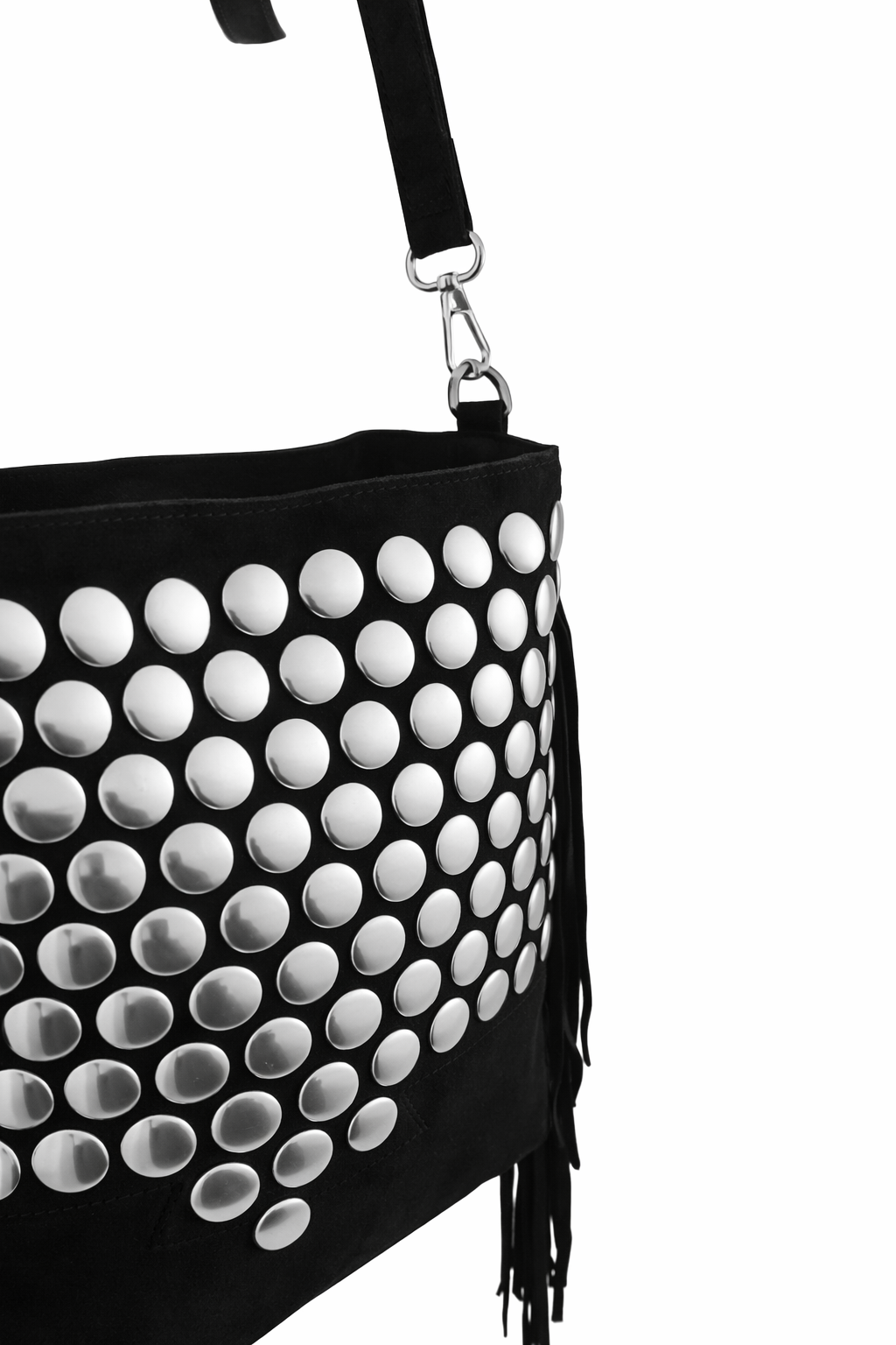Bolso negro Y2K con remaches plateados y flecos largos