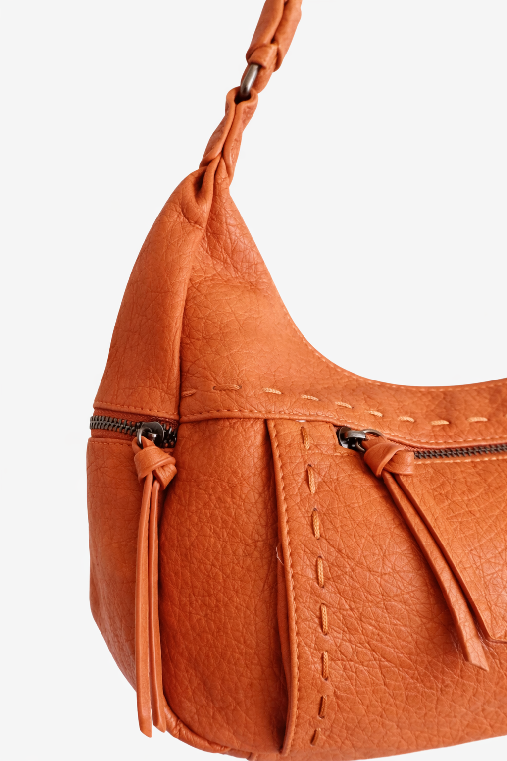 Bolso marrón Y2K con detalles plateados y correa ajustable