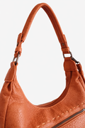 Bolso marrón Y2K con detalles plateados y correa ajustable