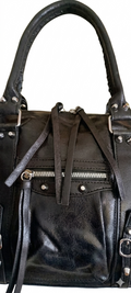 Bolso negro Y2K con detalles plateados y correa ajustable