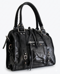 Bolso negro Y2K con detalles plateados y correa ajustable