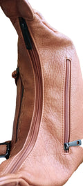 Bolso marrón Y2K con detalles plateados y correa ajustable