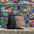 Mochila antirrobo negra y gris Y2K con detalles metálicos plata