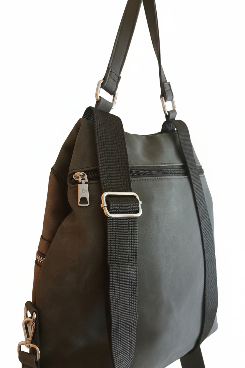 Mochila antirrobo negra y gris Y2K con detalles metálicos plata