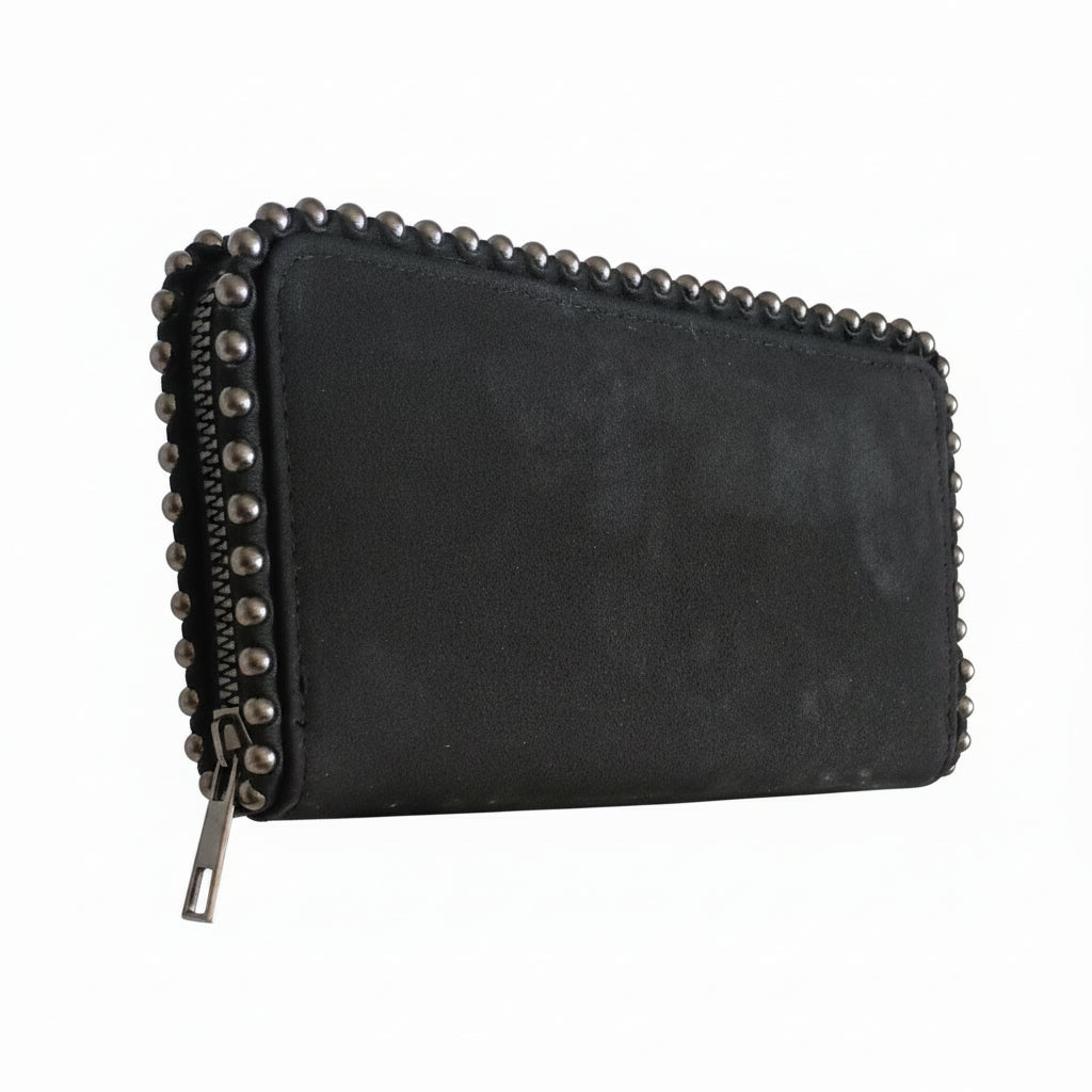 Cartera negra estilo ante Y2K con detalles plateados