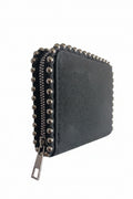 Cartera negra estilo ante Y2K con detalles plateados