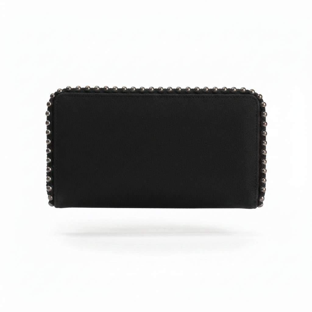 Cartera negra estilo ante Y2K con detalles plateados