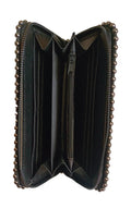 Cartera negra estilo ante Y2K con detalles plateados