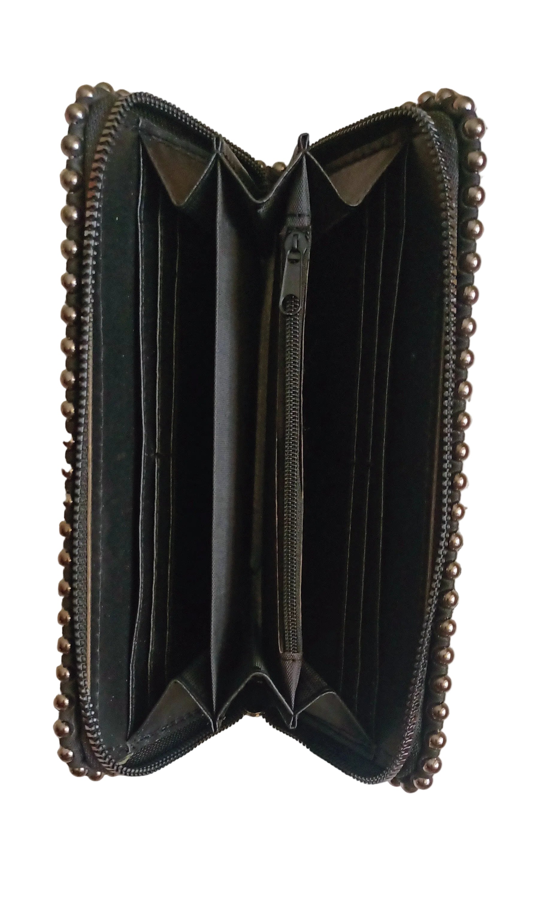 Cartera negra estilo ante Y2K con detalles plateados