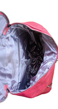 Mochila granate Y2K con detalles plateados y múltiples compartimentos
