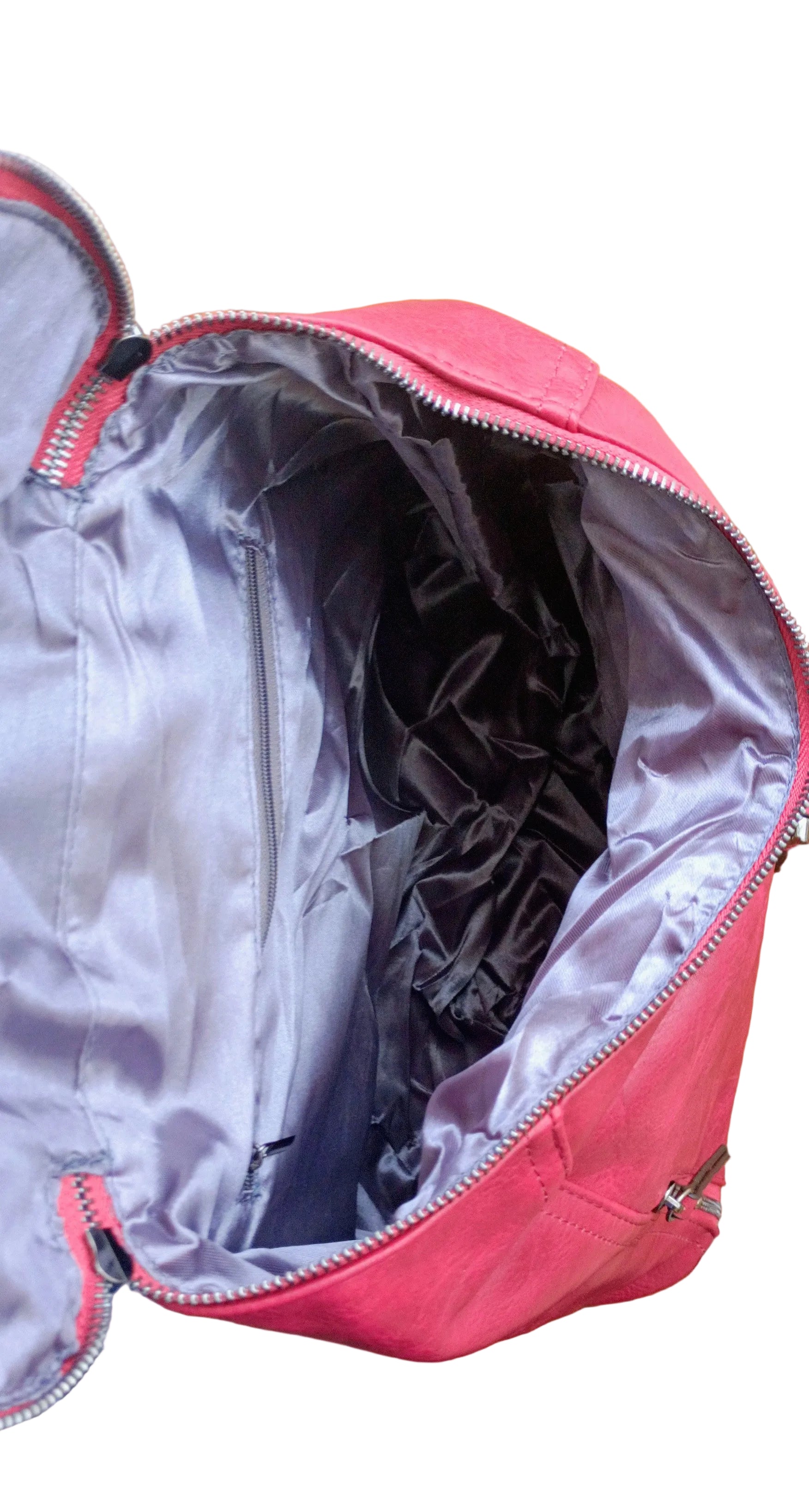 Mochila granate Y2K con detalles plateados y múltiples compartimentos