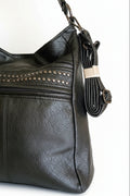 Bolso negro Y2K con cremalleras y detalles metálicos