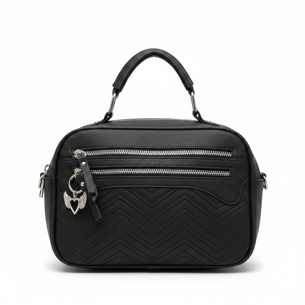 Bolso negro Y2K con corazón alado y detalles metálicos