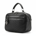 Bolso negro Y2K con corazón alado y detalles metálicos