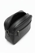 Bolso negro Y2K con corazón alado y detalles metálicos