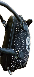 Bolso negro Y2K con calavera y tachuelas plateadas