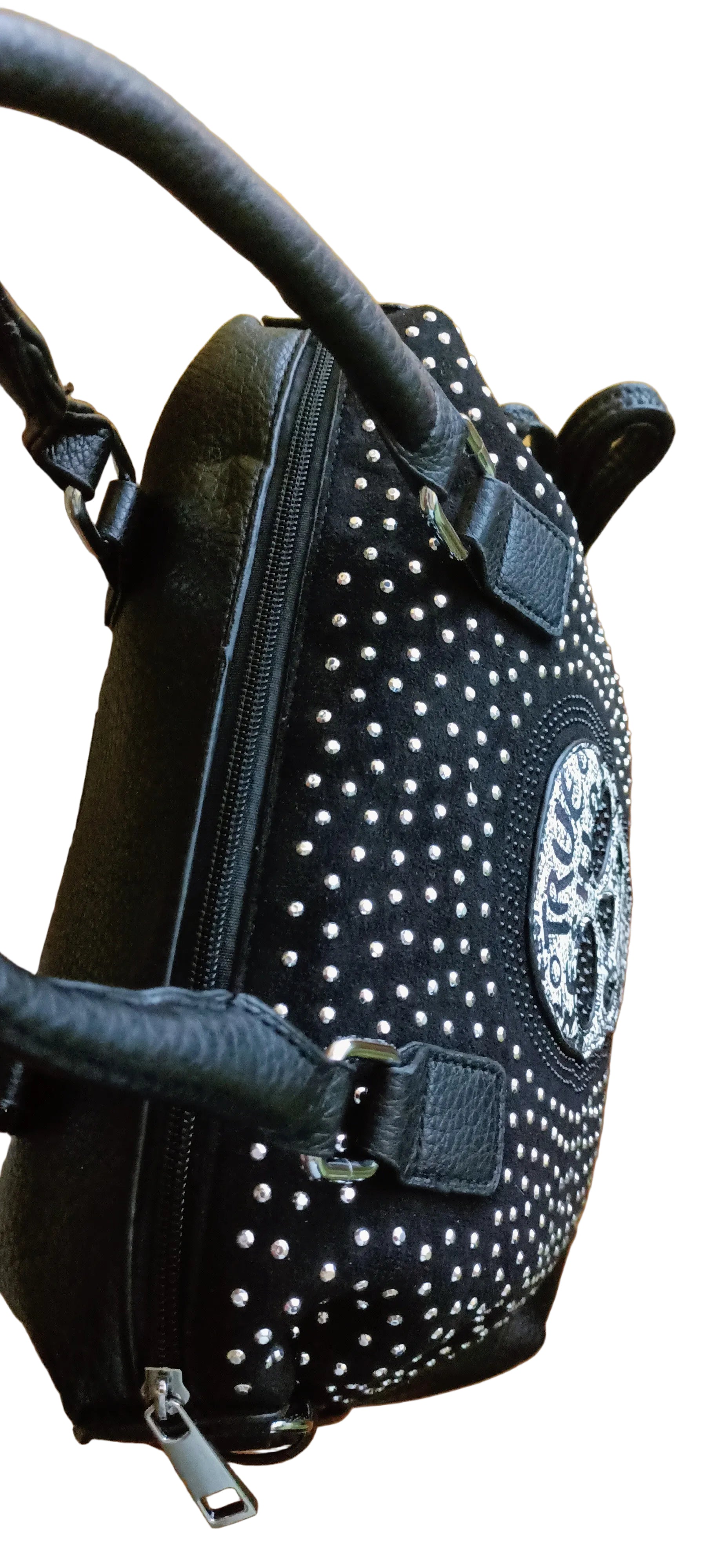 Bolso negro Y2K con calavera y tachuelas plateadas