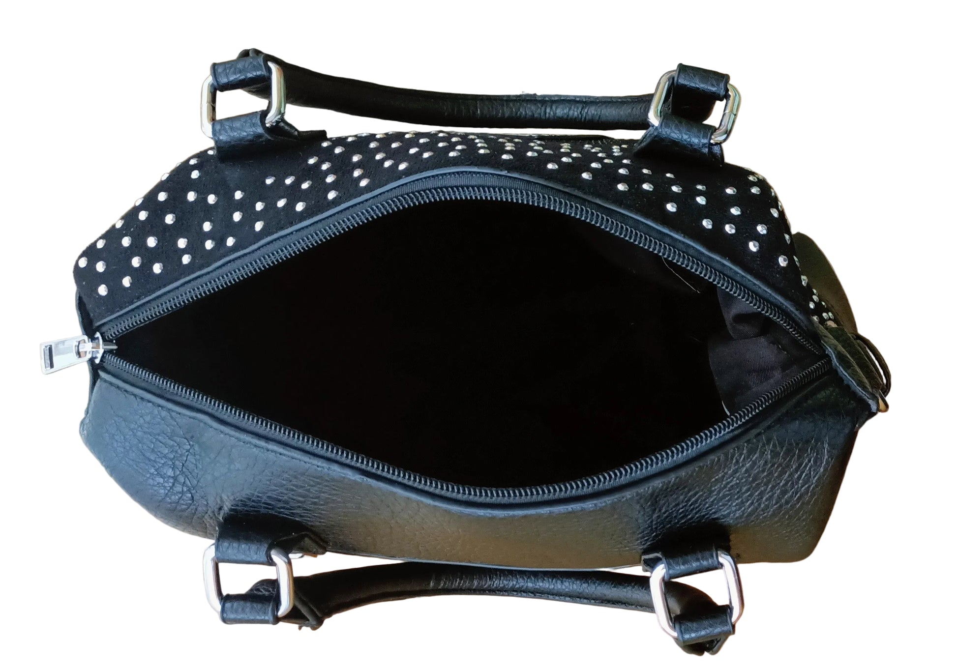Bolso negro Y2K con calavera y tachuelas plateadas