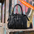 Bolso negro Y2K con detalles plateados y correa ajustable
