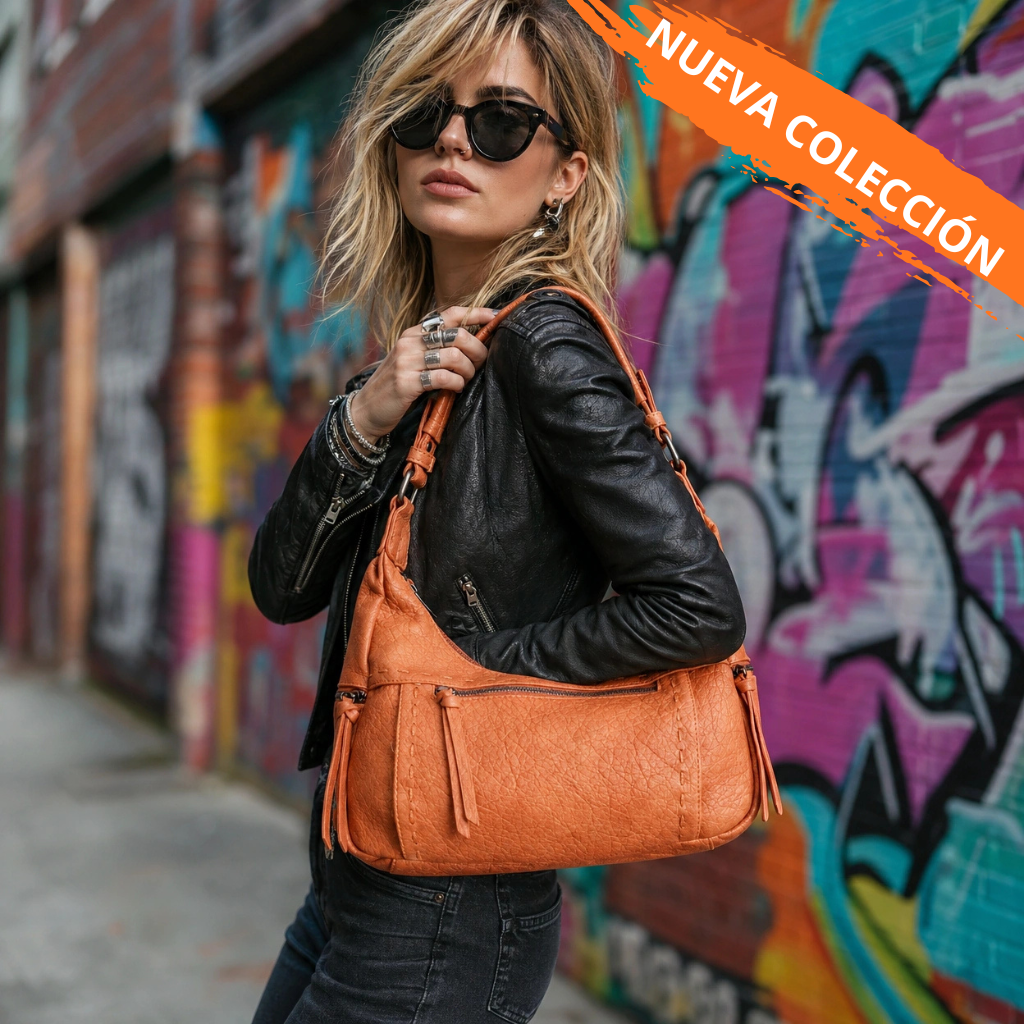 Bolso marrón Y2K con detalles plateados y correa ajustable