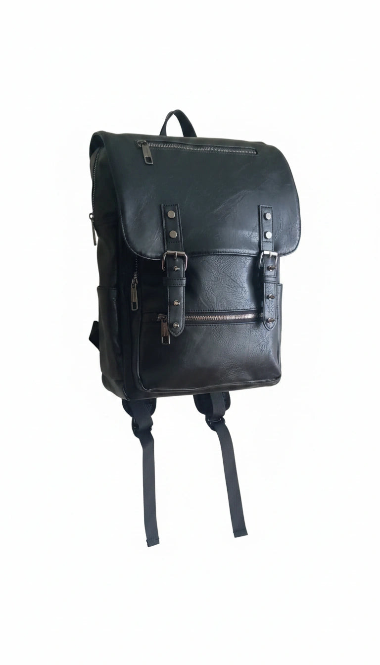 Mochila negra Y2K con pinchos plateados y múltiples compartimentos
